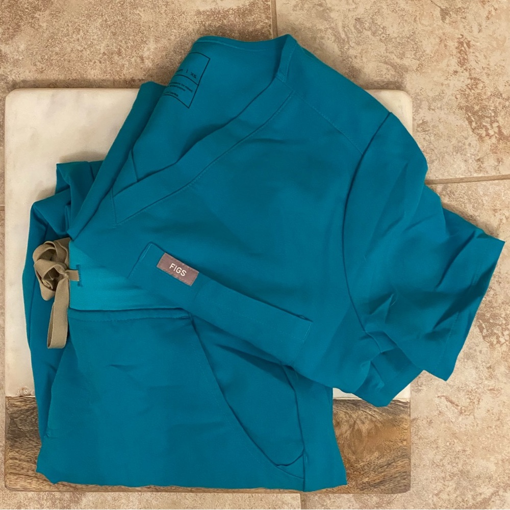 Figs XS teal scrub top and bottom